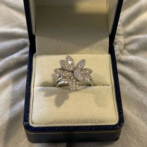 Diamond flower ring , 14k white gold